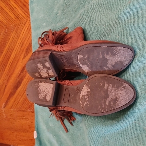 FADED GLORY FAUX SUEDE SOUTHWEST ANKLE BOOTS - Picture 7 of 8